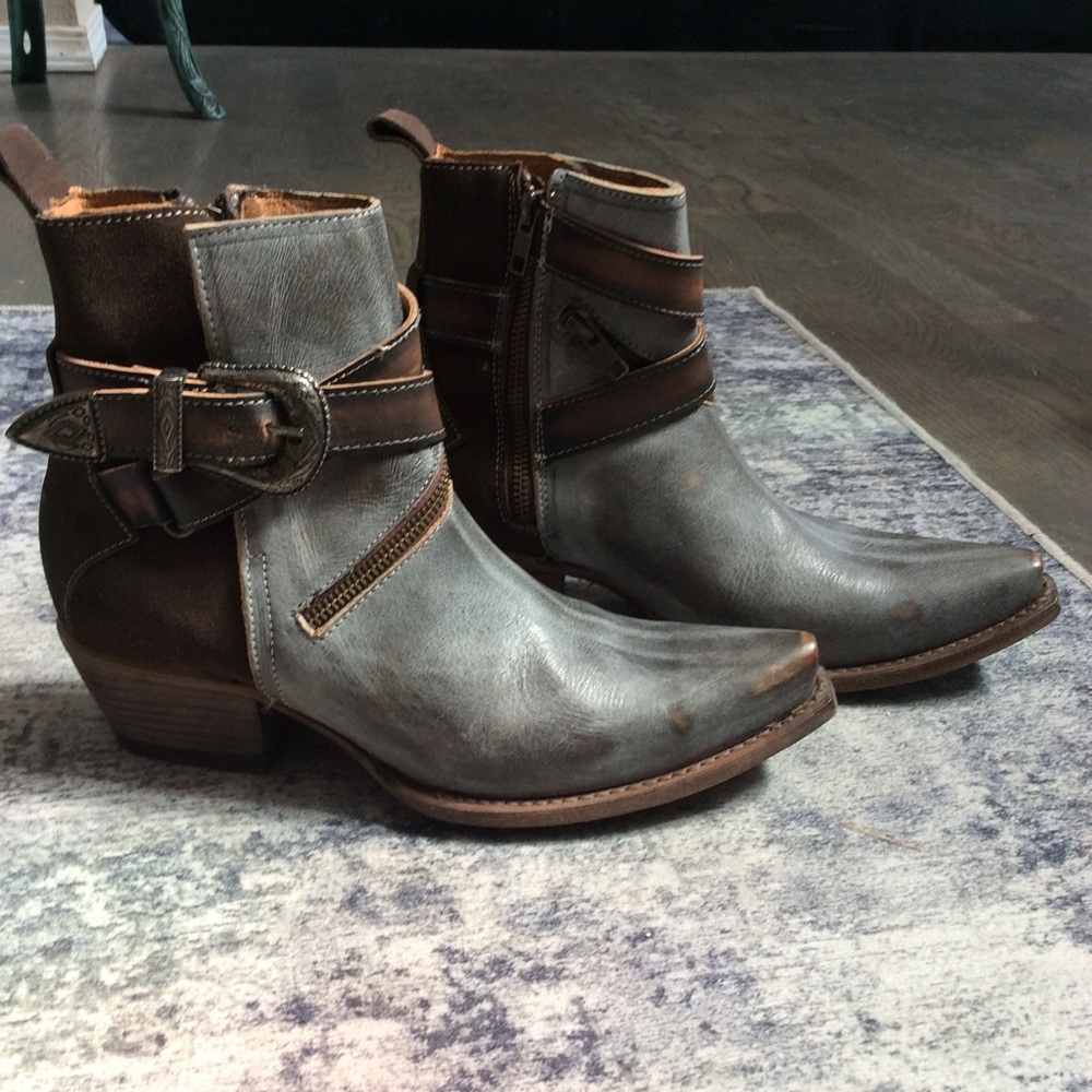 SOLD**Free birds   Whip size 9